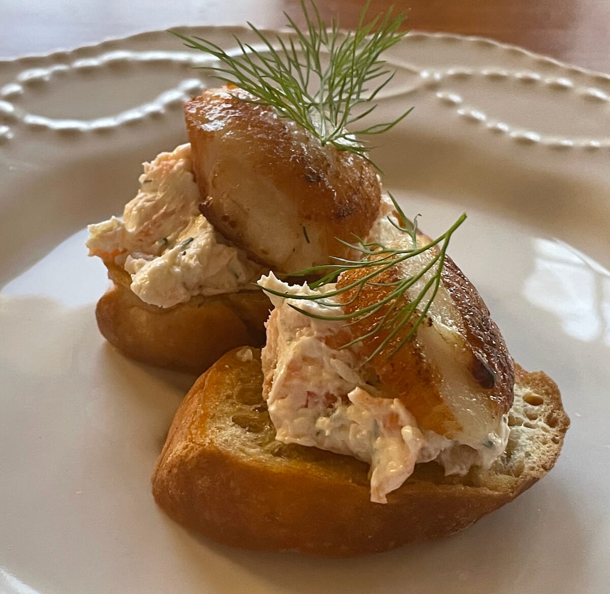 Seared Sea Scallop With Horseradish Cream Cheese Crostini